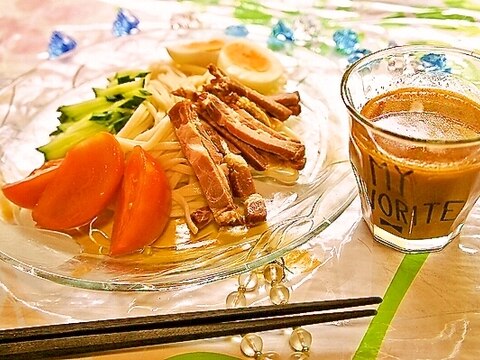 混ぜるだけで絶品！冷やしうどんの坦々風ウマ辛つゆ